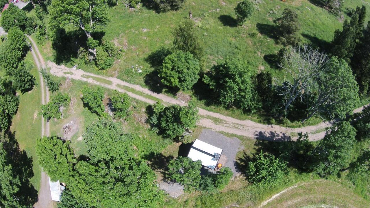 Liten Enklare Klimatsmart Stuga I Roslagen Östhammar Buitenkant foto