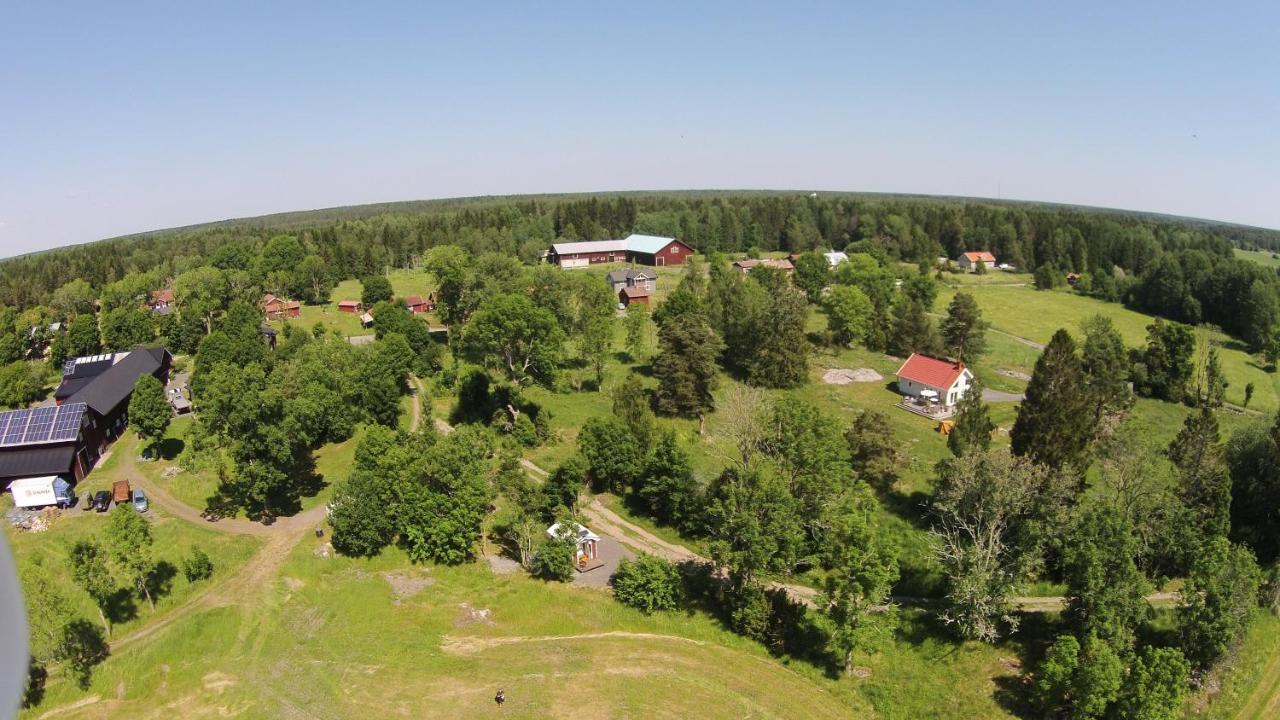 Liten Enklare Klimatsmart Stuga I Roslagen Östhammar Buitenkant foto