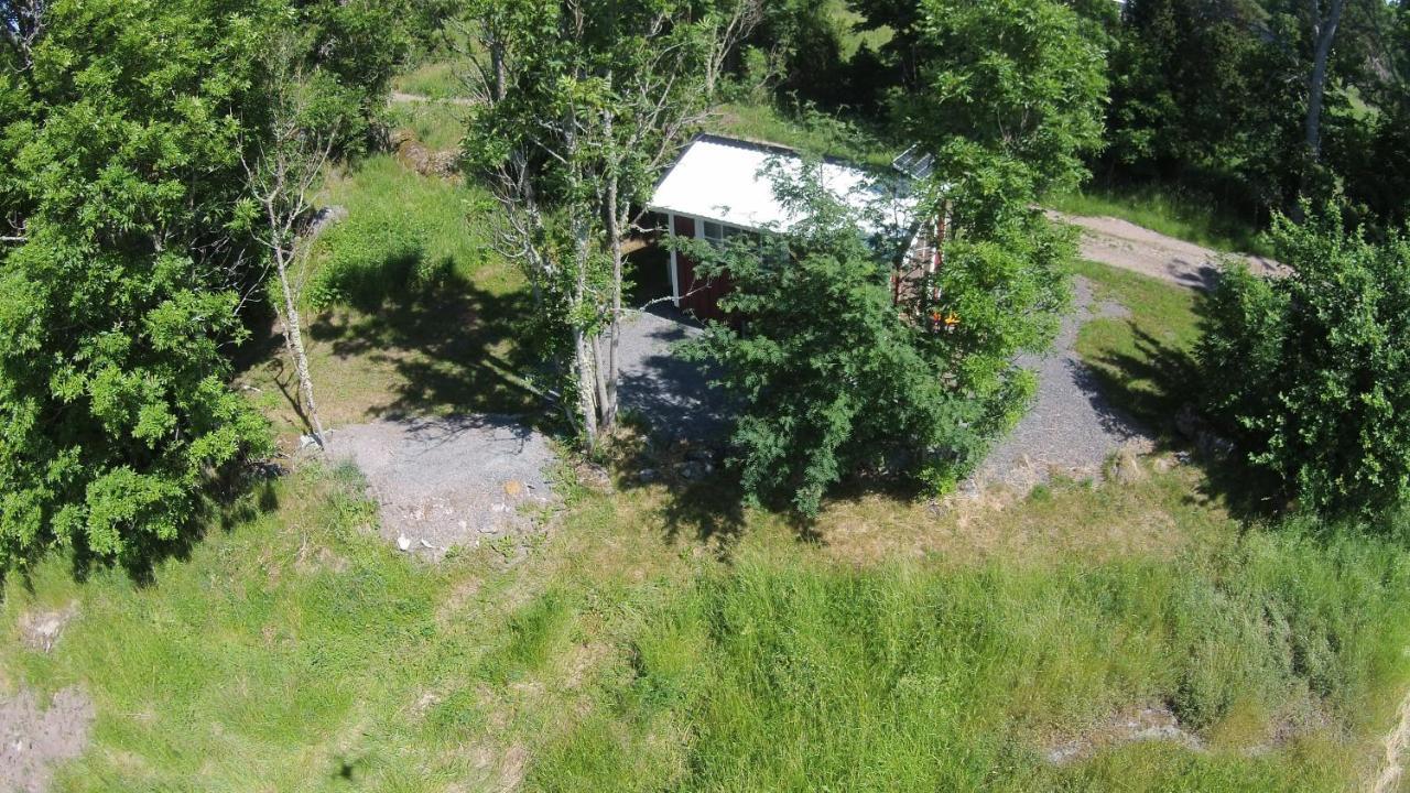 Liten Enklare Klimatsmart Stuga I Roslagen Östhammar Buitenkant foto