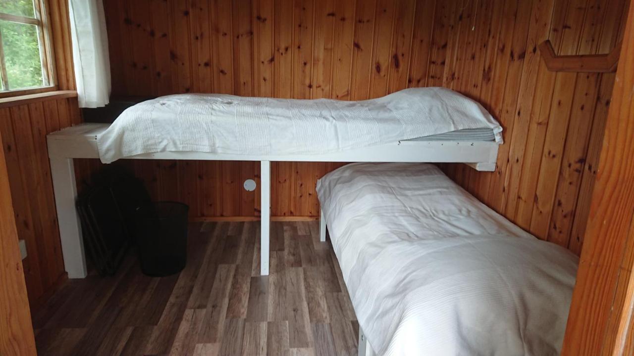 Liten Enklare Klimatsmart Stuga I Roslagen Östhammar Buitenkant foto